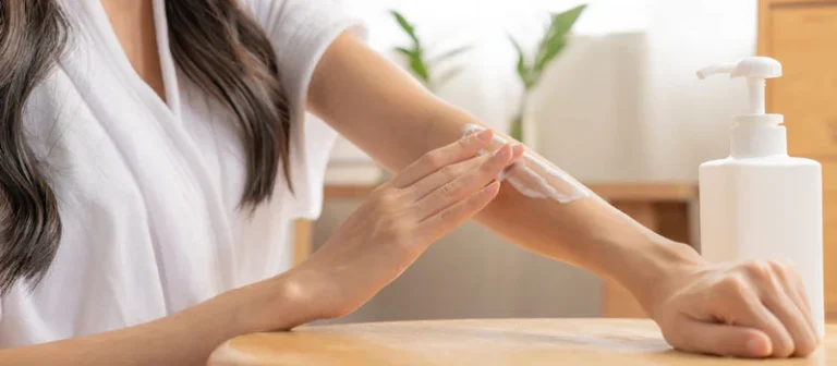 7 Manfaat Body Lotion Untuk Mencegah Kulit Kering dan Sehat