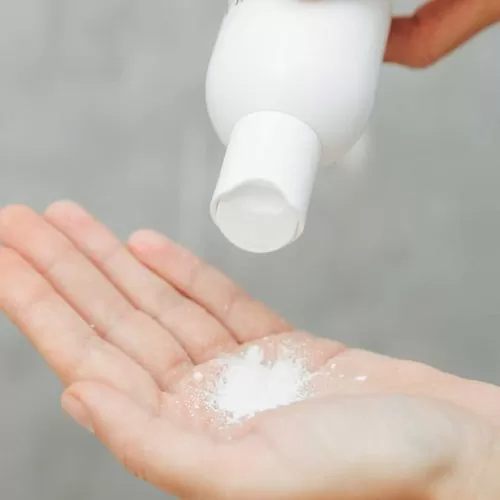 Batu Tawas dalam Produk Body Powder